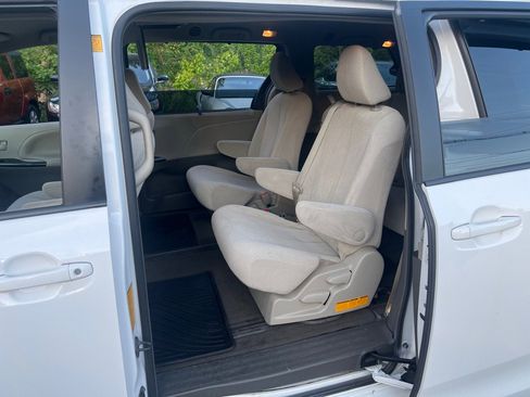 Used 2012 Toyota Sienna LE FWD image 13