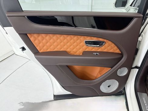 Used 2022 Bentley Bentayga image 25