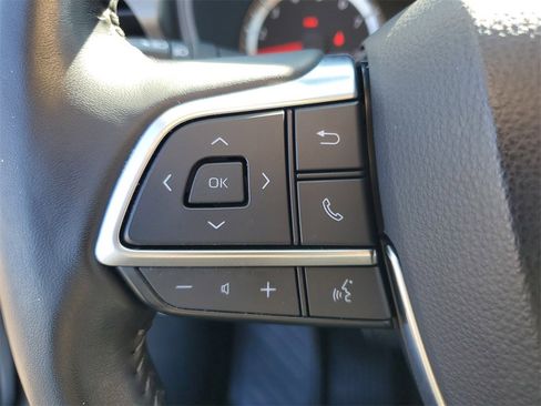 Used 2021 Toyota Highlander LE image 11