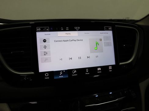 Used 2024 Chrysler Pacifica Touring-L FWD image 24
