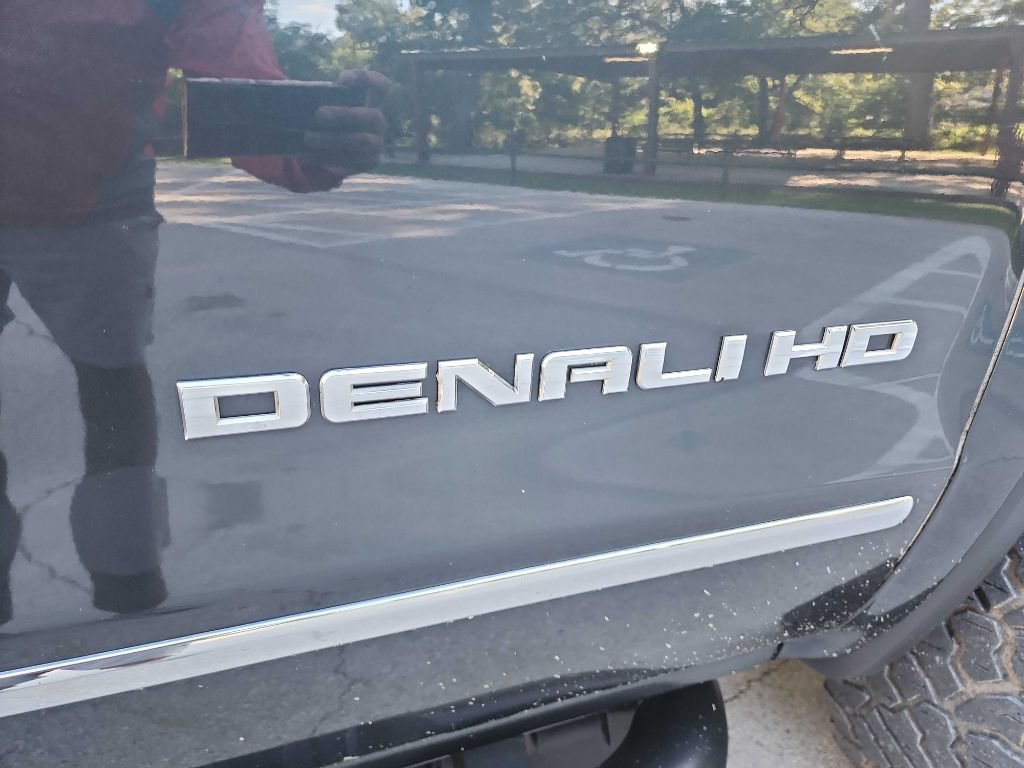 Used 2017 GMC Sierra 2500 Denali w/ Duramax Plus Package AWD/4WD image 18