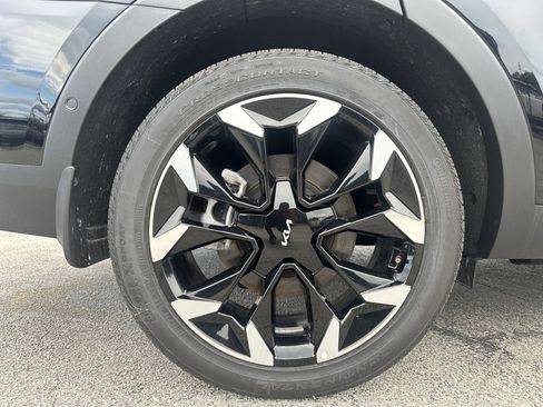 Certified 2025 Kia Sorento SX FWD image 18