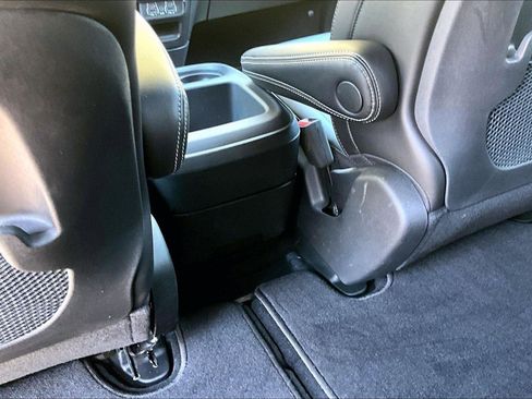 Used 2025 Chrysler Pacifica Select FWD image 35
