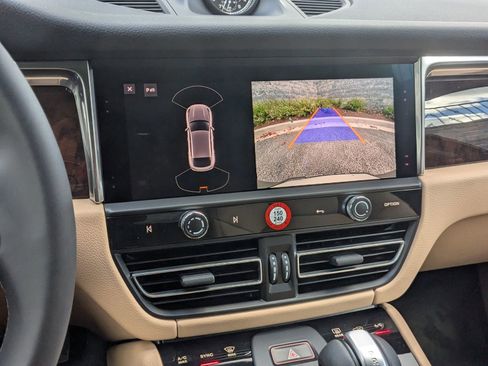 New 2026 Porsche Macan image 19