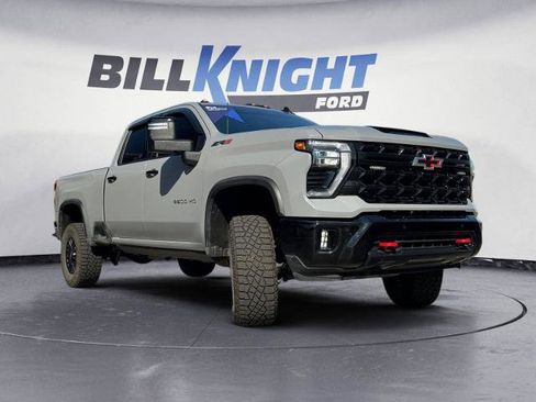 Used 2025 Chevrolet Silverado 2500 ZR2 w/ Technology Package image 7