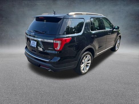 Used 2018 Ford Explorer XLT w/ Equipment Group 202A AWD/4WD image 7