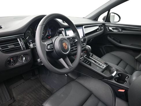 Used 2026 Porsche Macan AWD/4WD image 4