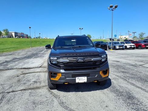 Used 2025 Ford Expedition Tremor AWD/4WD image 3
