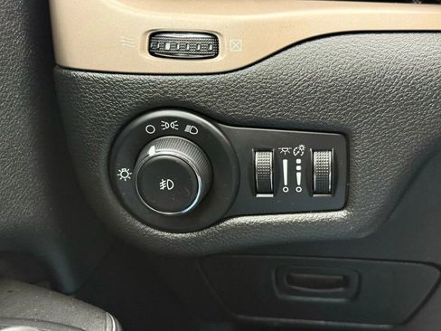 Used 2014 Jeep Cherokee Latitude AWD/4WD image 22