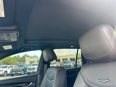 Used 2023 Cadillac XT6 Premium Luxury w/ Technology Package FWD image 9