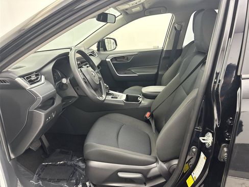Used 2025 Toyota RAV4 LE AWD/4WD image 25