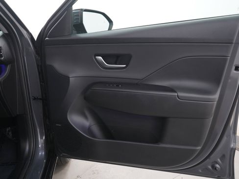 Certified 2025 Hyundai Kona Limited AWD/4WD image 9