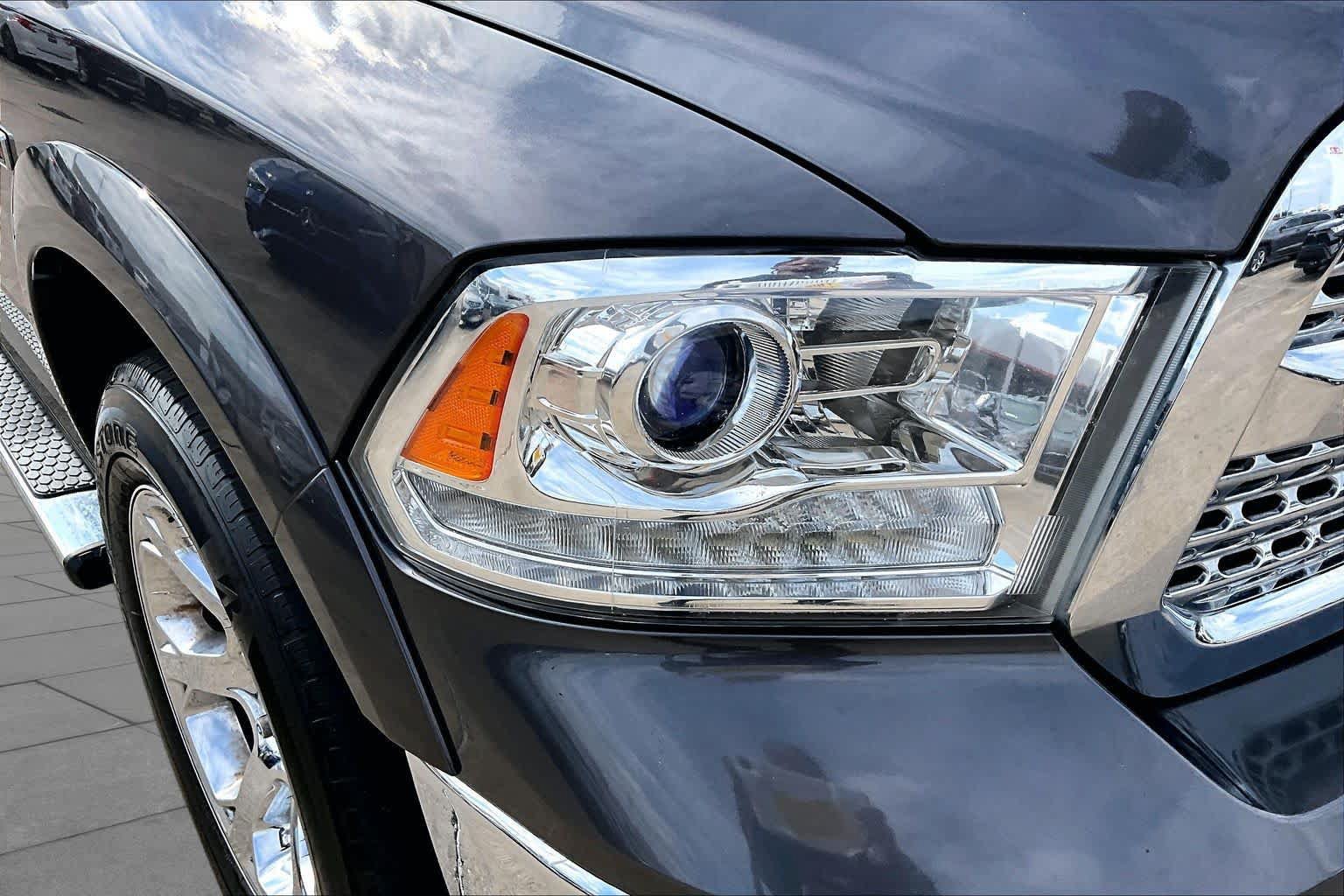 Used 2018 RAM 1500 Laramie w/ Convenience Group AWD/4WD image 28