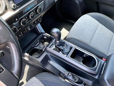 Used 2021 Toyota Tacoma TRD Off-Road w/ Technology Package AWD/4WD image 15