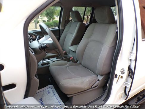 Used 2018 Nissan Frontier SV RWD image 13