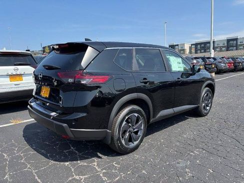 Certified 2026 Nissan Rogue SV FWD image 3