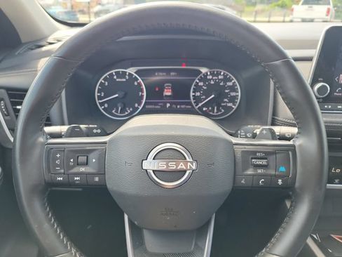 Used 2025 Nissan Rogue SV AWD/4WD image 24