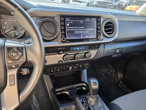 Used 2022 Toyota Tacoma TRD Sport image 16