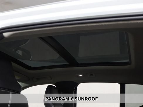Used 2023 Volvo XC40 B5 Plus w/ Protection Package Premier AWD/4WD image 4