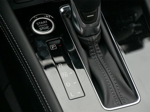 Certified 2024 Nissan Kicks SR w/ SR Premium Package image 20