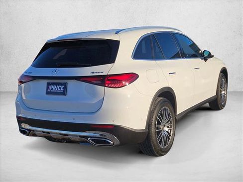 Used 2025 Mercedes-Benz GLC 300 4MATIC image 3