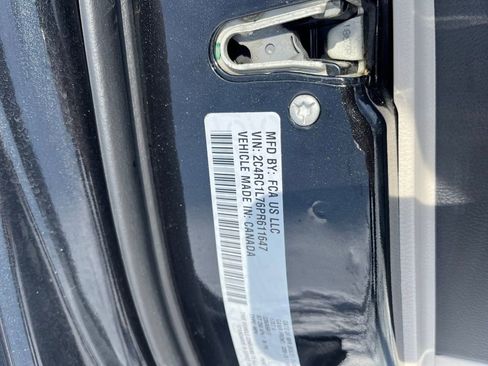 Used 2023 Chrysler Pacifica Touring-L image 44