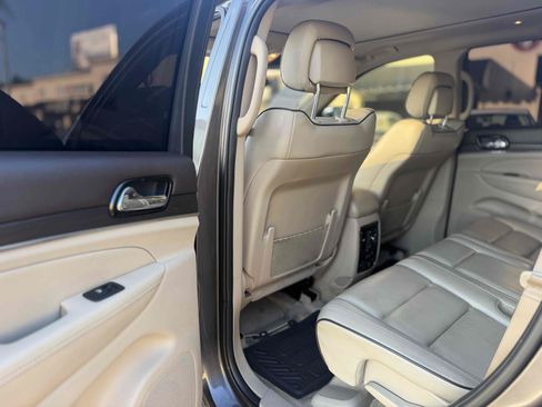 Used 2019 Jeep Grand Cherokee Overland RWD image 21