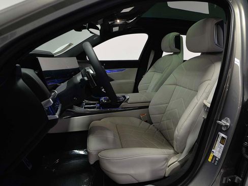 New 2026 BMW 750e xDrive image 8