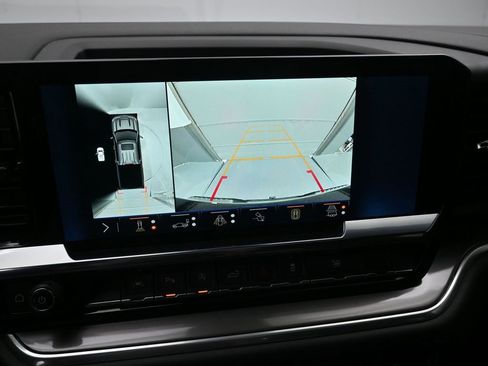 Used 2024 Chevrolet Silverado 1500 High Country w/ High Country Premium Package image 3