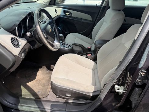Used 2011 Chevrolet Cruze LT FWD image 2