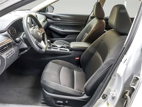 Used 2024 Nissan Altima 2.5 SV image 5