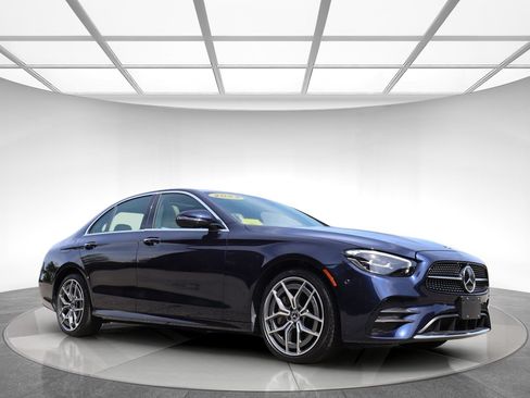 Used 2023 Mercedes-Benz E 350 4MATIC Sedan image 3