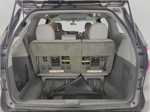 Used 2015 Toyota Sienna XLE FWD image 15
