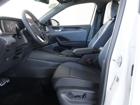 New 2026 Volkswagen Tiguan SE R-Line FWD image 7