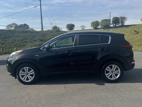 Used 2018 Kia Sportage LX w/ LX Popular Package image 4