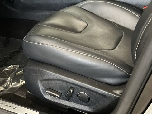 Used 2019 Ford Fusion Energi Titanium FWD image 13