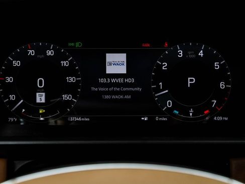 Used 2023 Land Rover Discovery Metropolitan Edition AWD/4WD image 40
