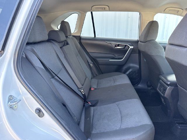 Used 2025 Toyota RAV4 XLE FWD image 31
