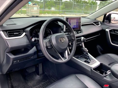 Used 2023 Toyota RAV4 XLE Premium AWD/4WD image 17