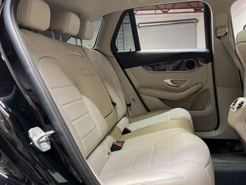 Used 2018 Mercedes-Benz GLC 300 4MATIC image 31