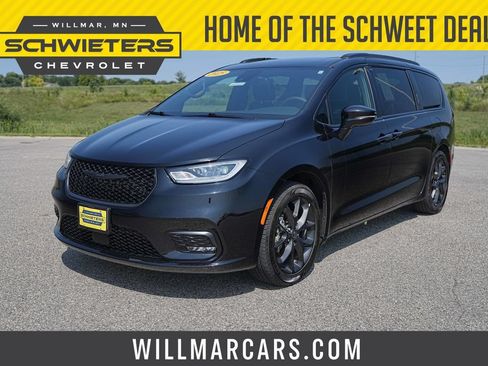 Used 2025 Chrysler Pacifica Limited FWD image 1