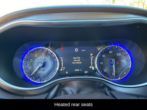 Used 2018 Chrysler Pacifica Touring-L Plus image 11