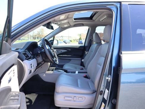 Used 2022 Honda Pilot Touring image 9