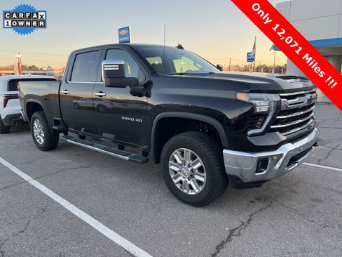 Used 2025 Chevrolet Silverado 3500 LTZ w/ LTZ Convenience Package image 7