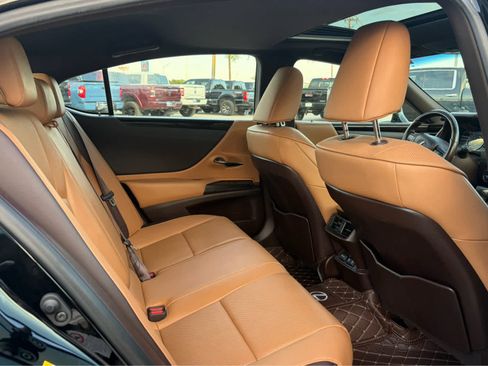 Used 2019 Lexus ES 300h w/ Premium Package image 5