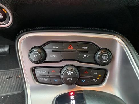 Used 2019 Dodge Challenger SXT RWD image 21