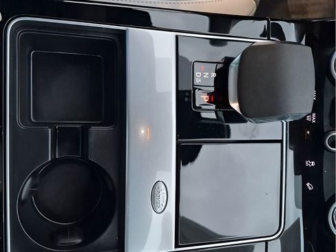 Used 2021 Land Rover Range Rover Velar R-Dynamic S image 41