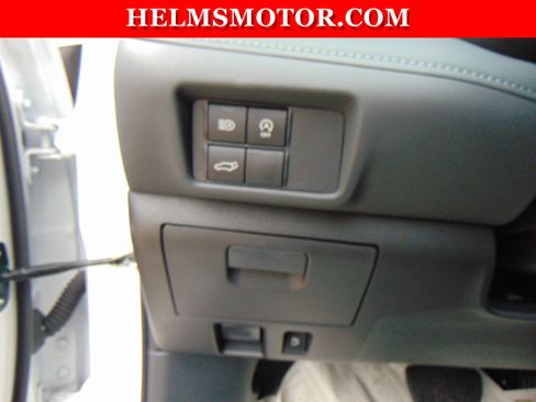Used 2025 Toyota Highlander XLE image 18