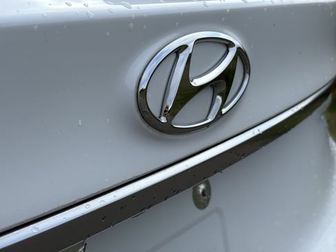 Used 2020 Hyundai Santa Fe SEL w/ Convenience Package image 10