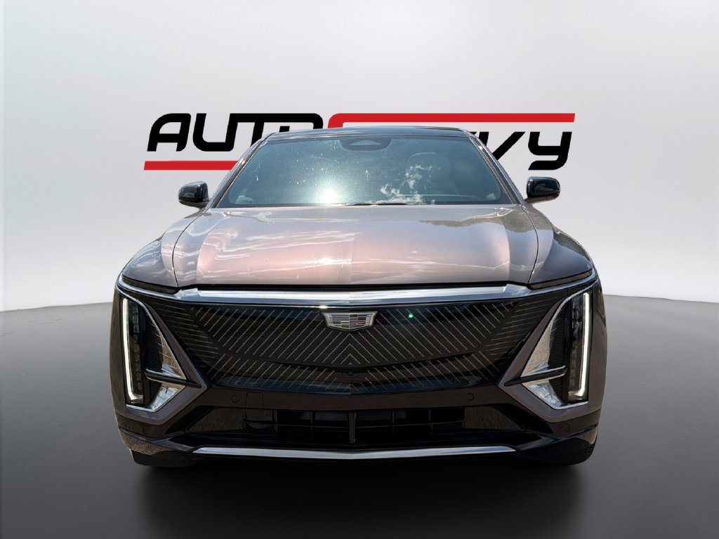 Used 2025 Cadillac Lyriq Luxury w/ LPO, Floor Liner Package AWD/4WD image 2